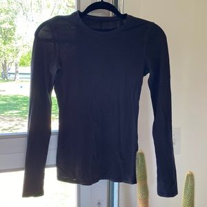 Lululemon size 4 black cotton t shirt